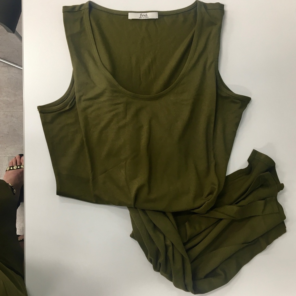 Find - Green 3/4 length dress size (xl)